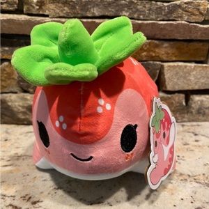 NWT Tasty Peach Strawberry Nomwhal Plush